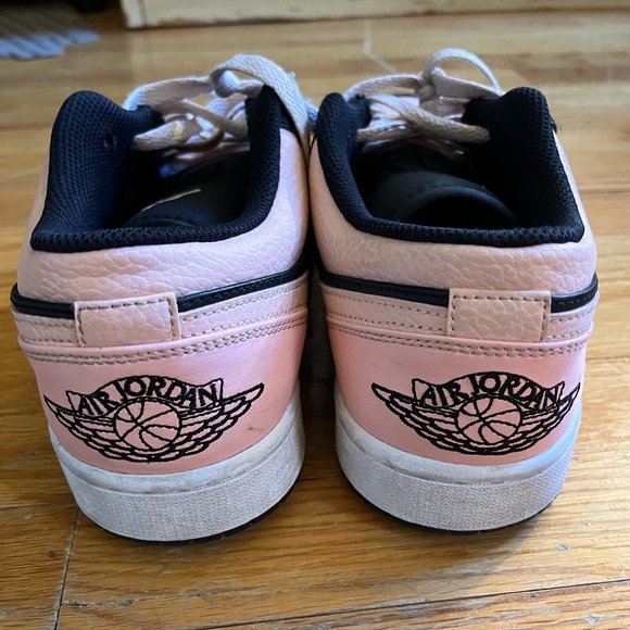 Jordan 1 Low Crimson Tint - Picture 4 of 6